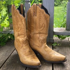 BRAND NEW pre-distressed cowgirl boots